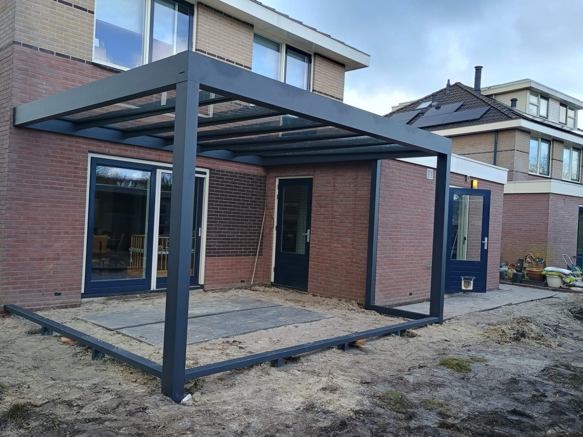 Zuidhorn: Tijdens de montage, met funderingskoker